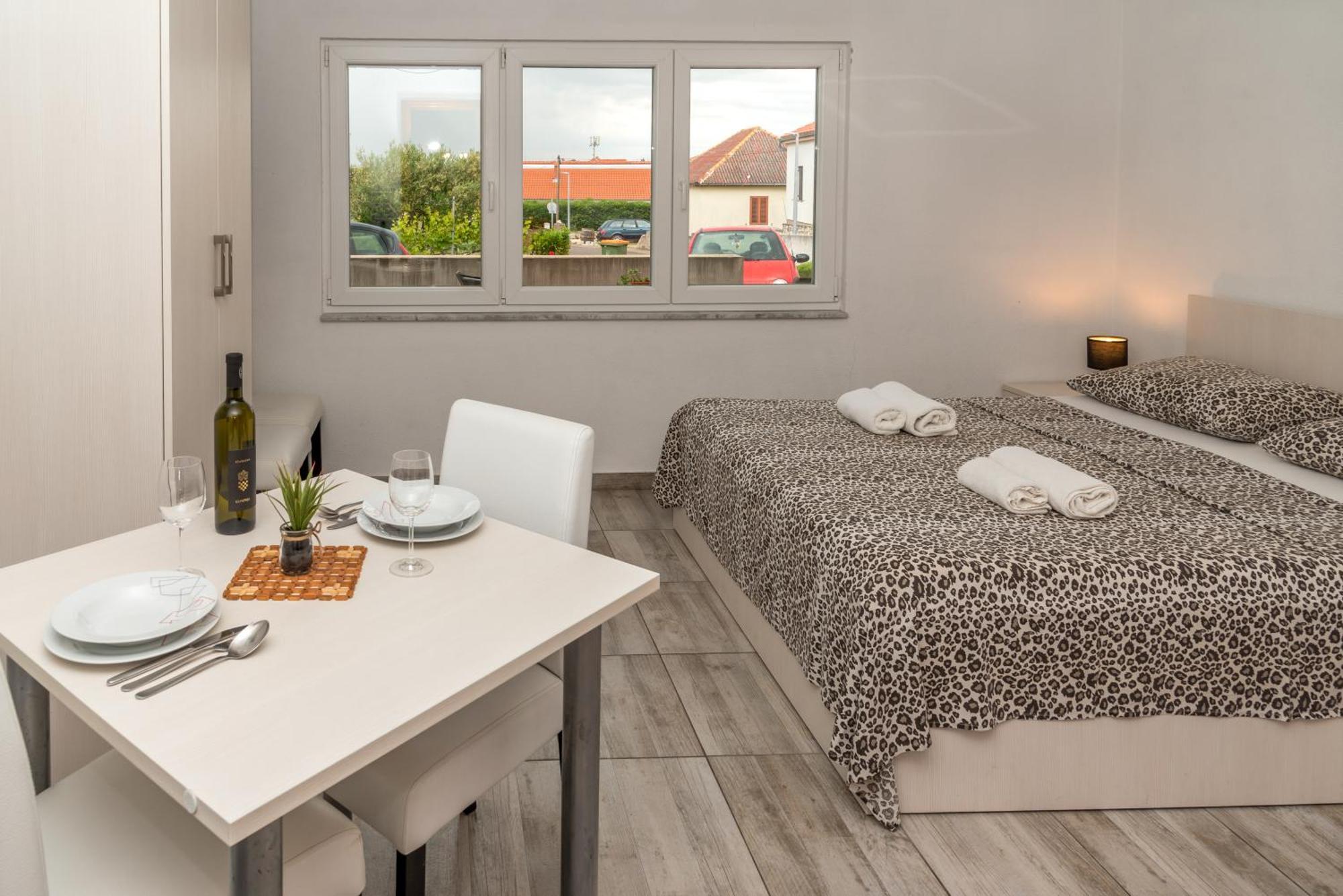 נין Studio Apartment מראה חיצוני תמונה